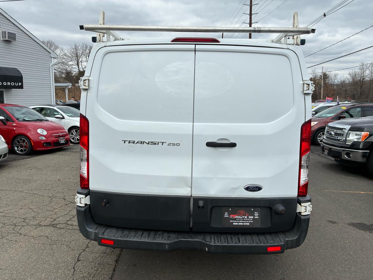 Ford Transit 250 Van Low Roof w/Sliding Pass. 148-in. WB 2017