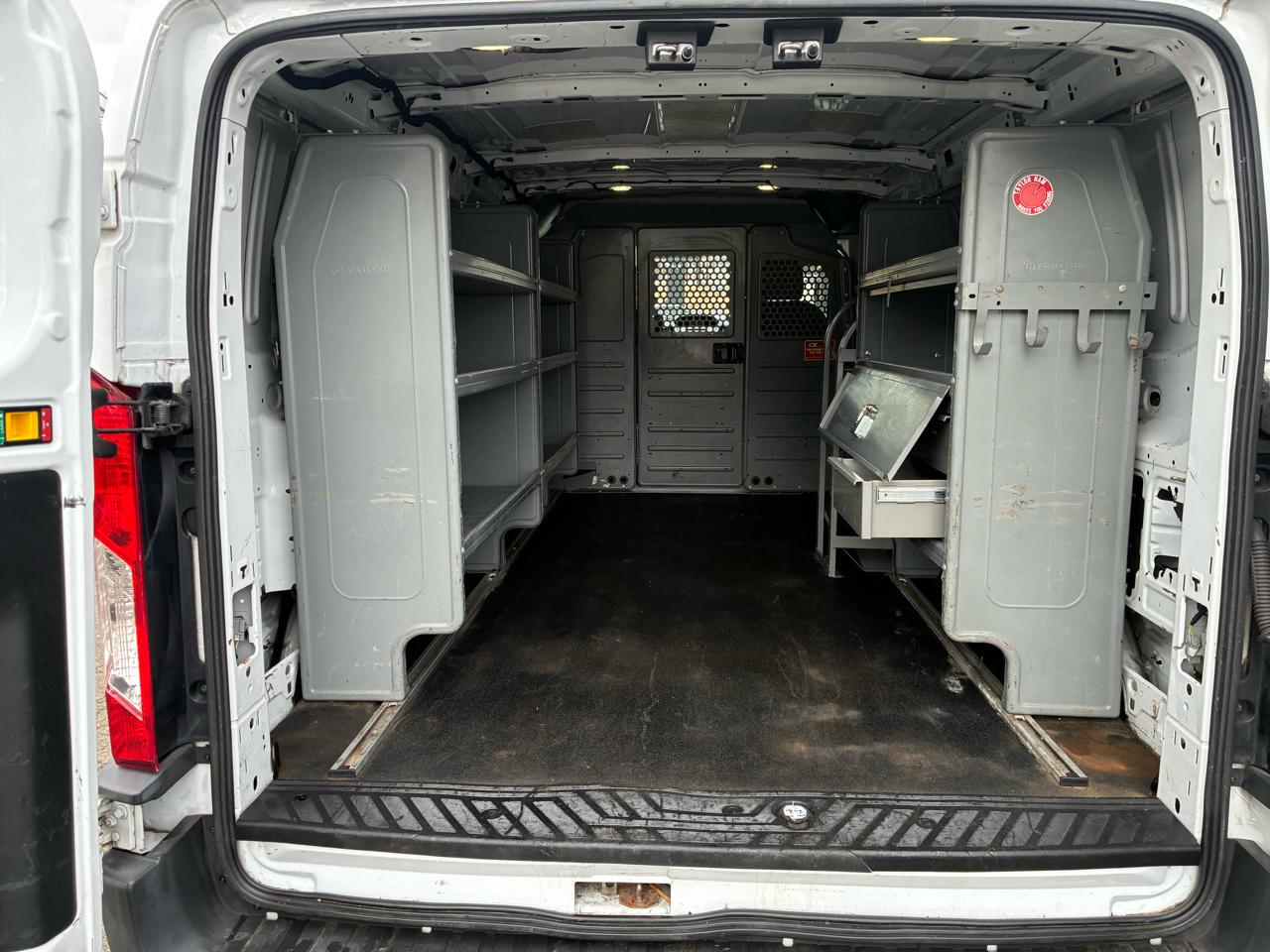 Ford Transit 250 Van Low Roof w/Sliding Pass. 148-in. WB 2017