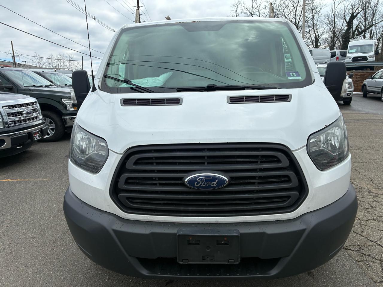 Ford Transit 250 Van Low Roof w/Sliding Pass. 148-in. WB 2017