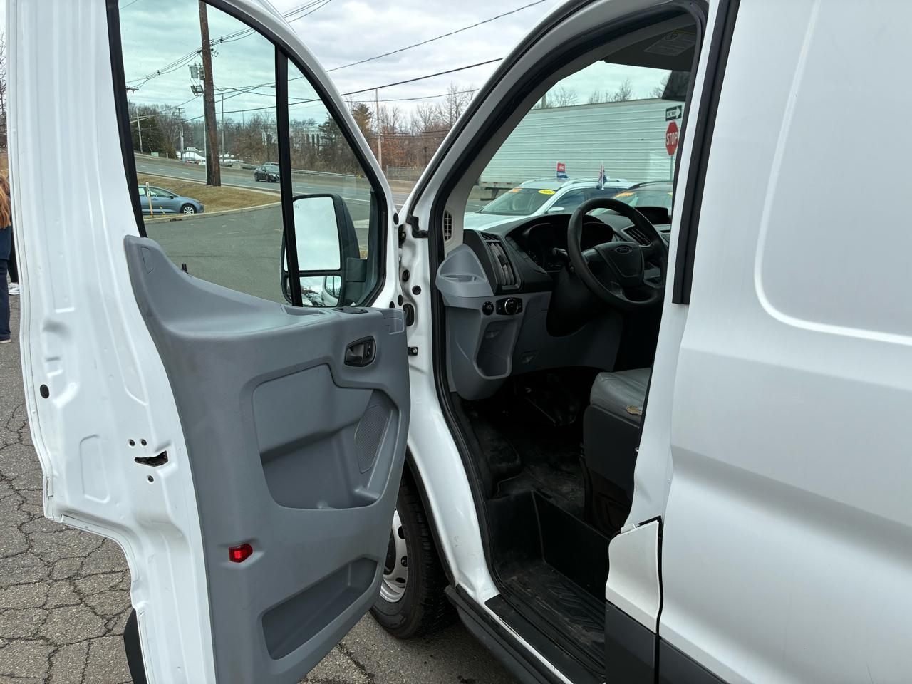 Ford Transit 250 Van Low Roof w/Sliding Pass. 148-in. WB 2017