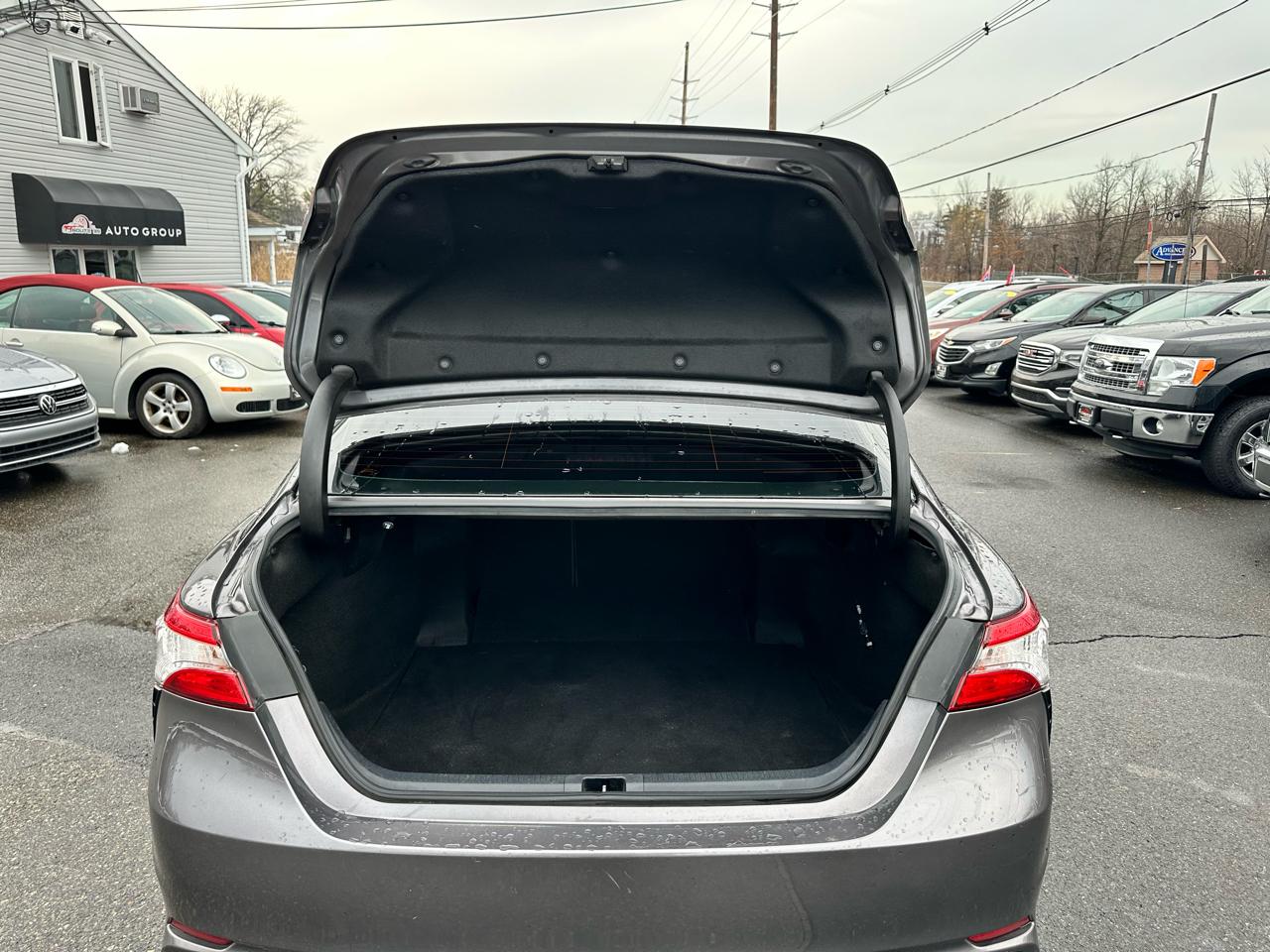 Toyota Camry SE 2020