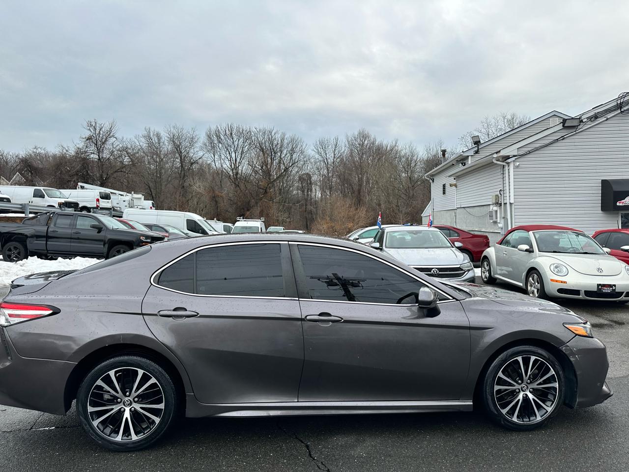 Toyota Camry SE 2020