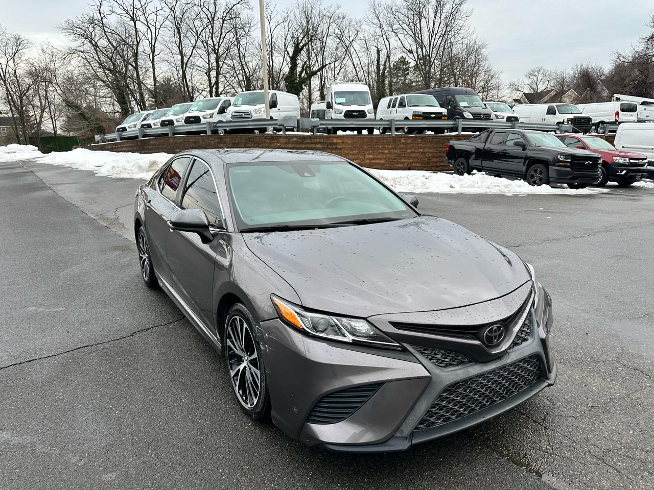 Toyota Camry SE 2020