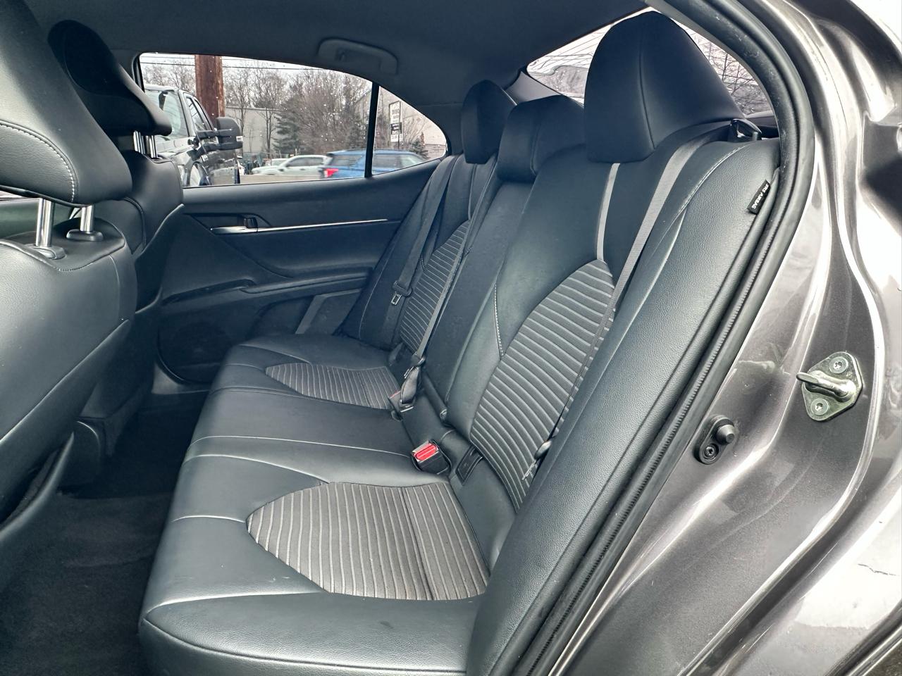 Toyota Camry SE 2020