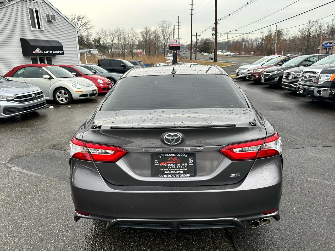 Toyota Camry SE 2020