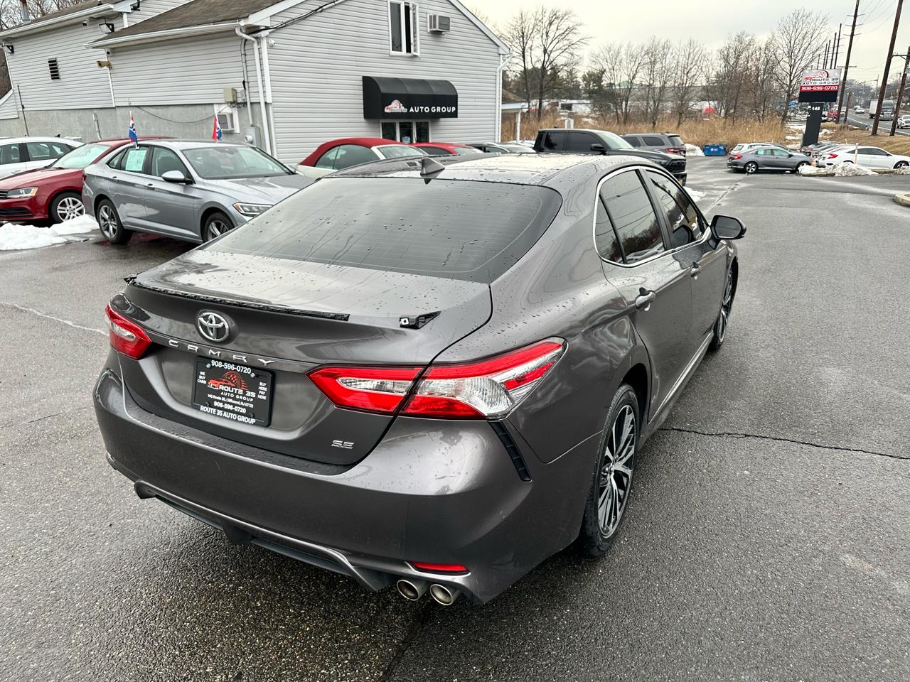 Toyota Camry SE 2020