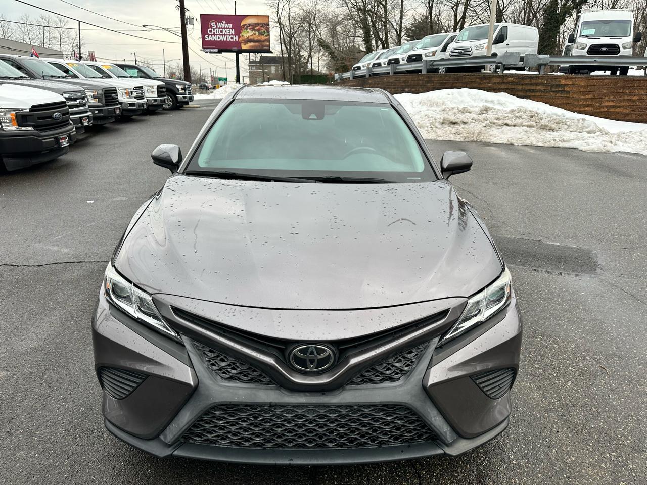 Toyota Camry SE 2020