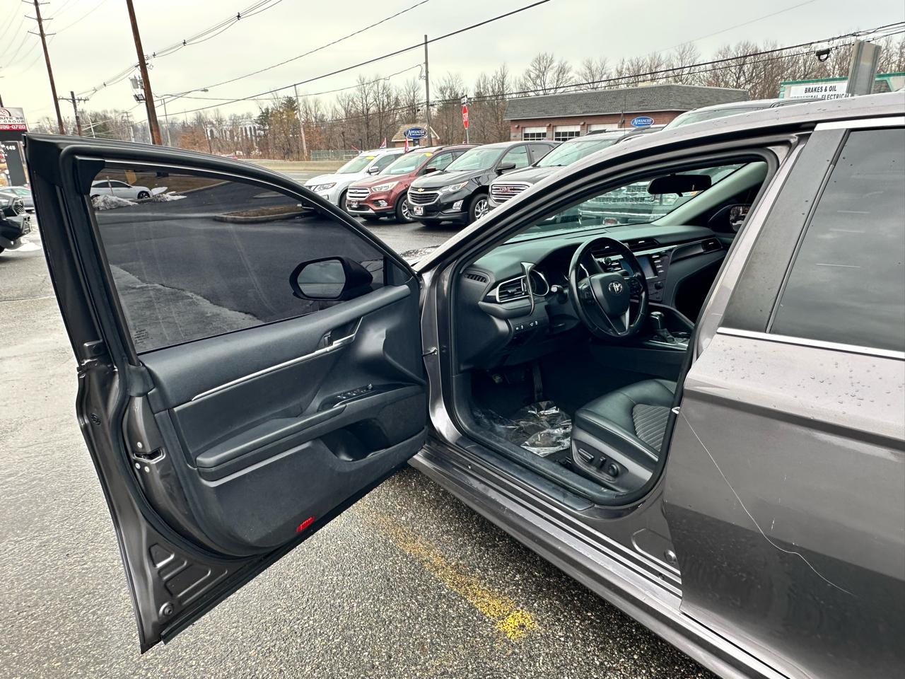 Toyota Camry SE 2020