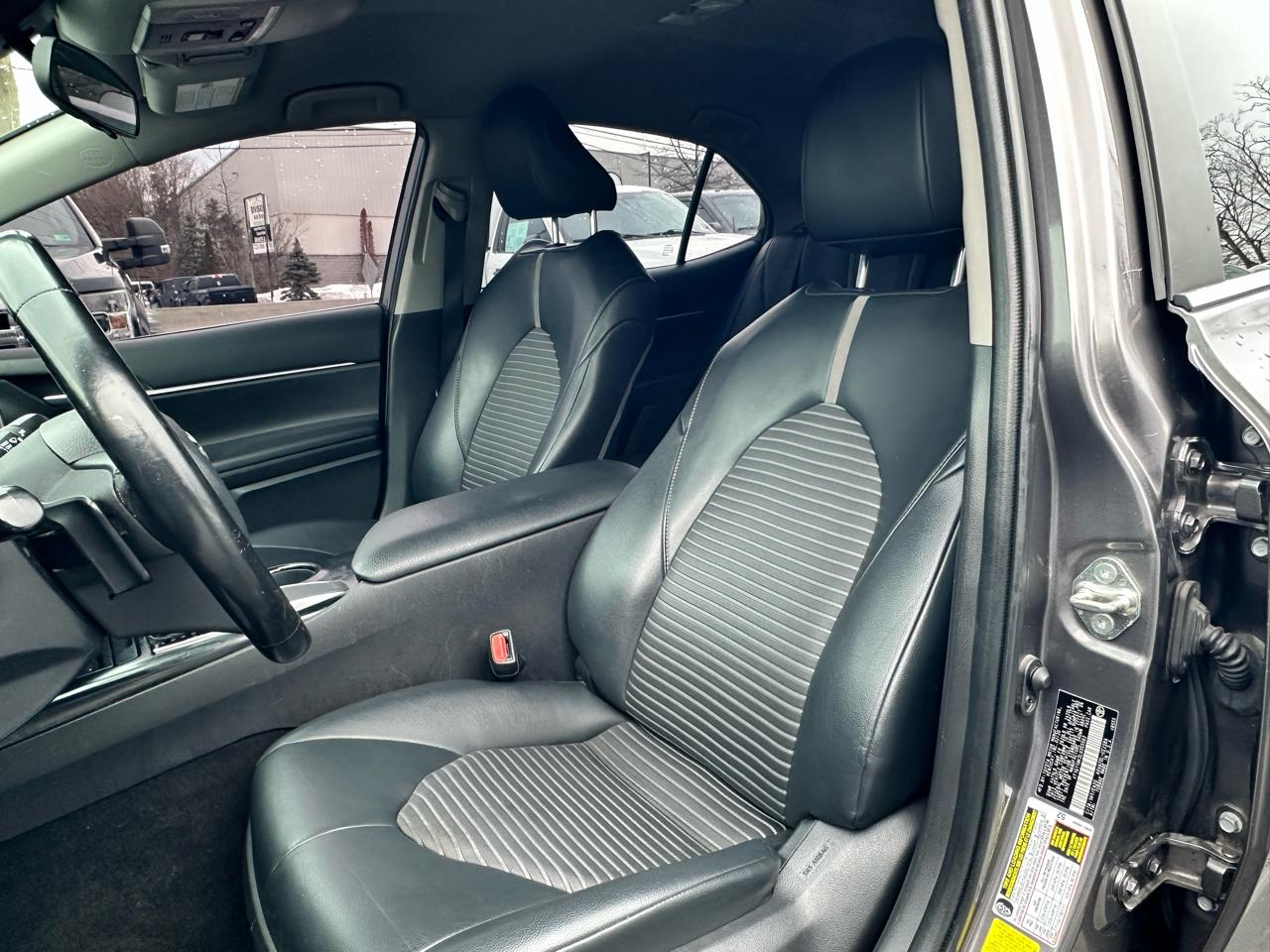 Toyota Camry SE 2020