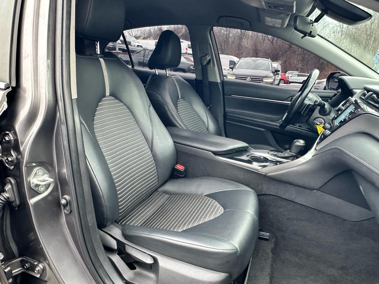 Toyota Camry SE 2020