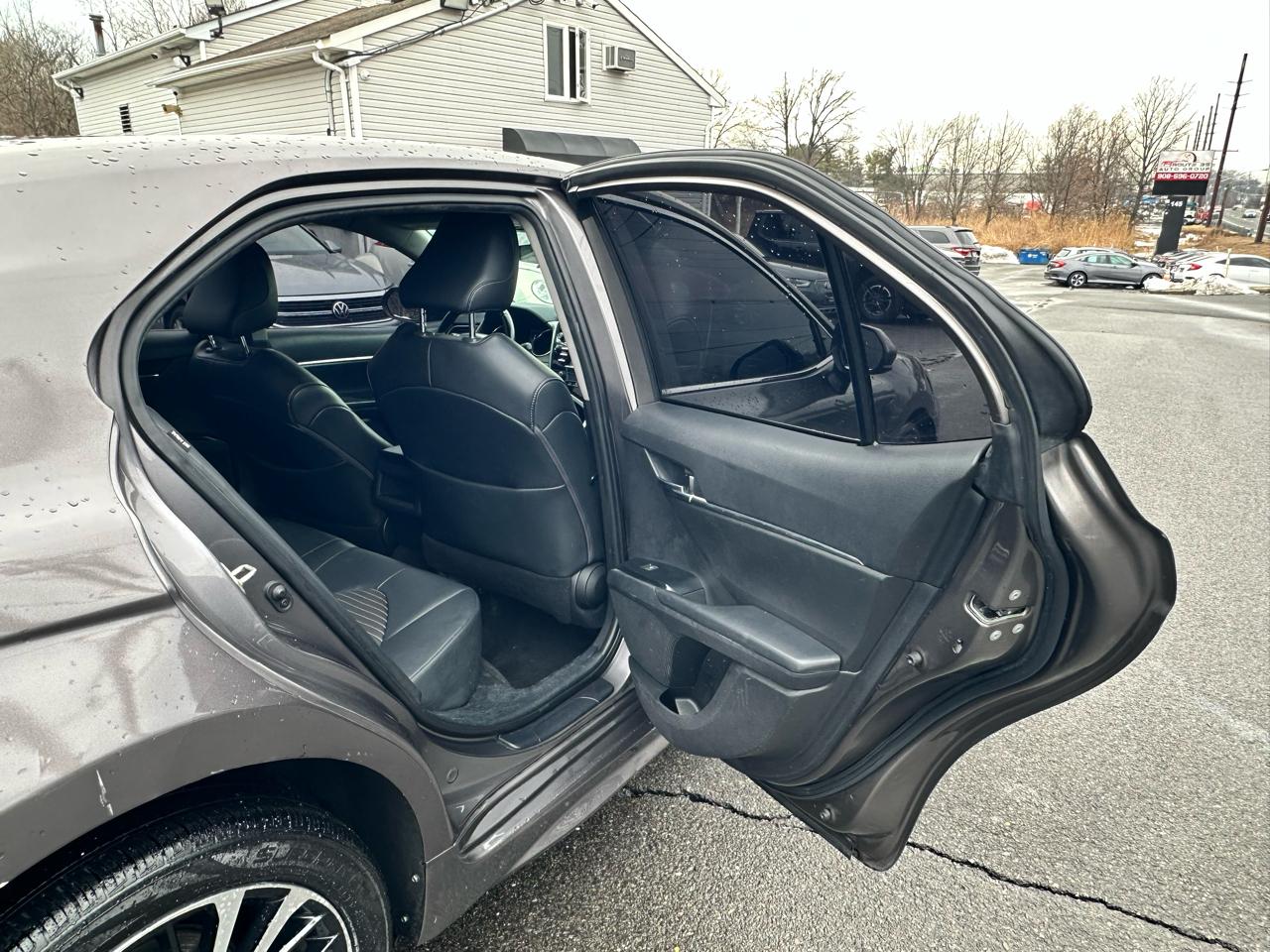 Toyota Camry SE 2020