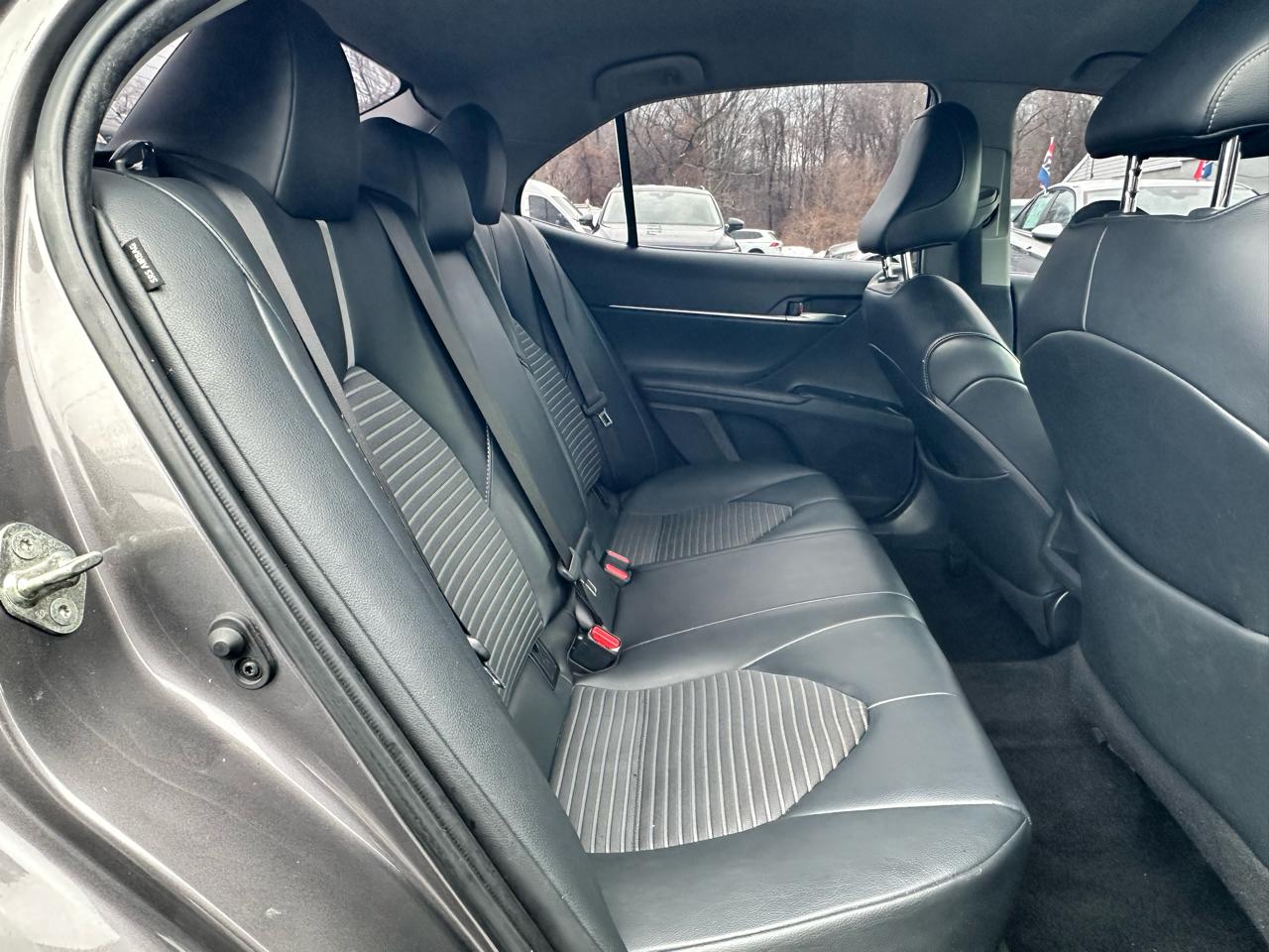 Toyota Camry SE 2020