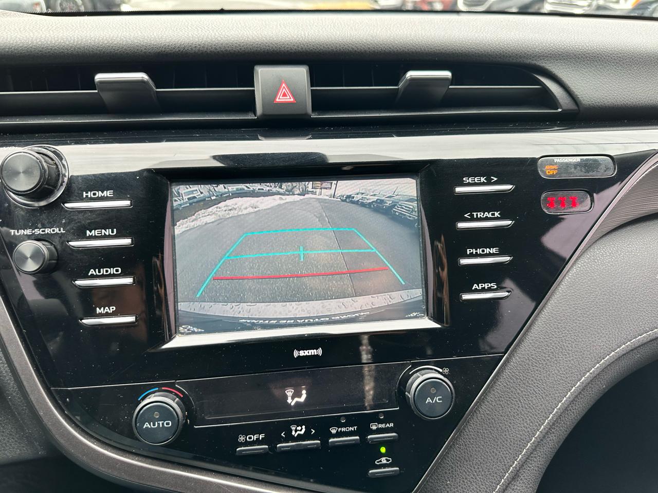 Toyota Camry SE 2020