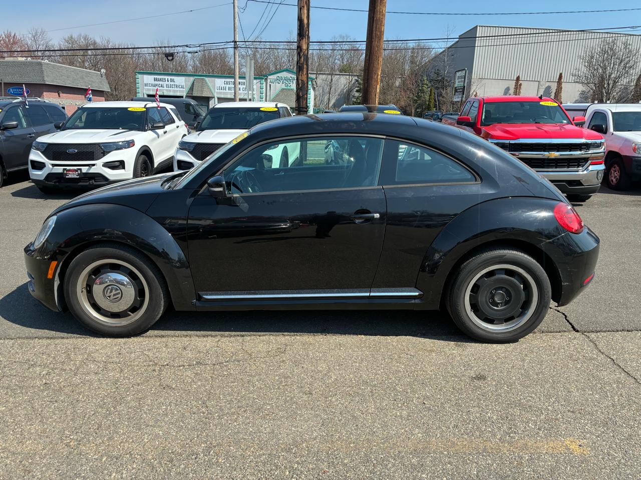 Volkswagen Beetle 2.5L w/Sunroof Sound & Nav 2012