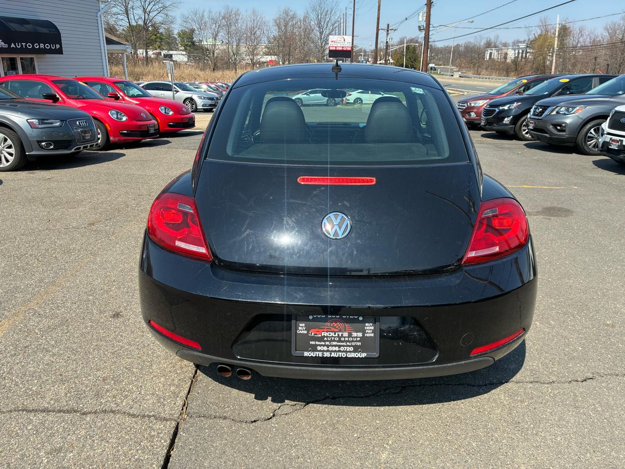 Volkswagen Beetle 2.5L w/Sunroof Sound & Nav 2012