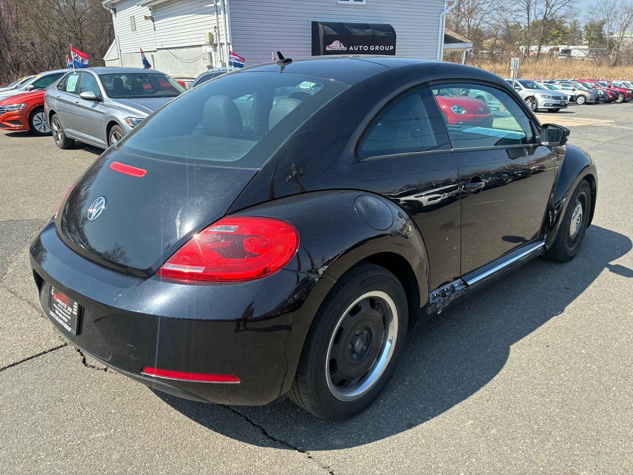 Volkswagen Beetle 2.5L w/Sunroof Sound & Nav 2012