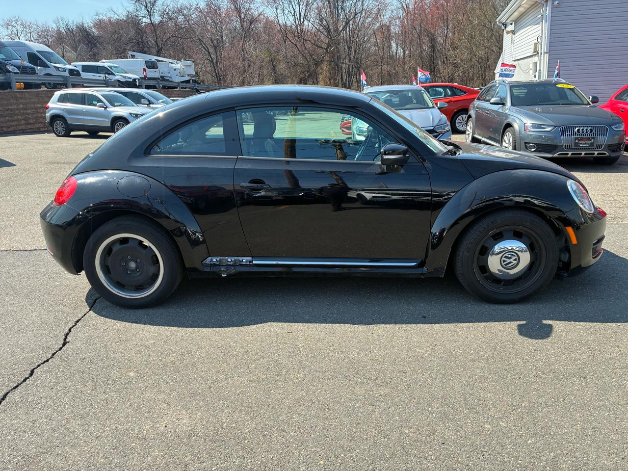 Volkswagen Beetle 2.5L w/Sunroof Sound & Nav 2012