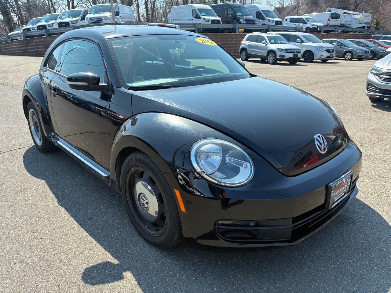 Volkswagen Beetle 2.5L w/Sunroof Sound & Nav 2012