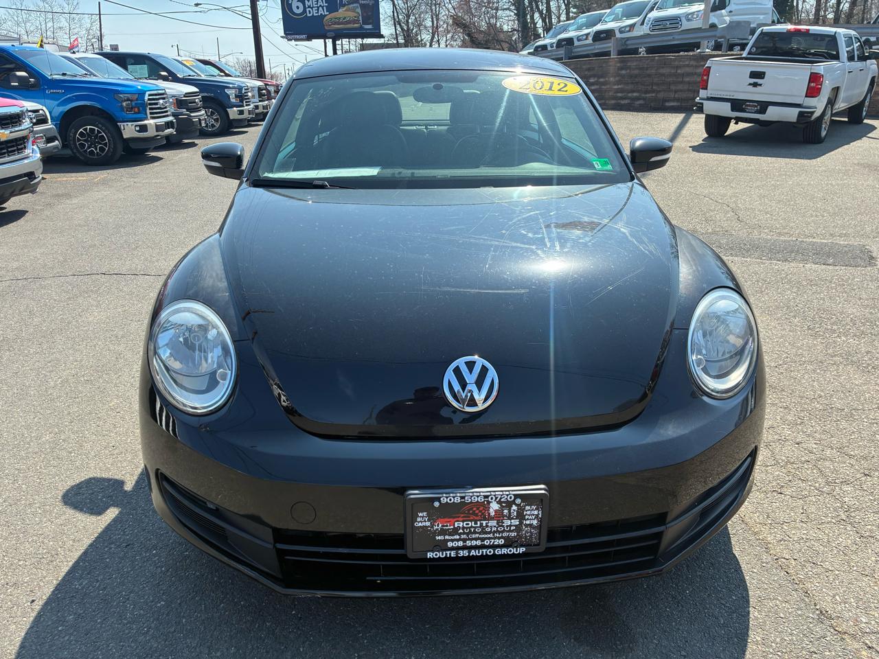 Volkswagen Beetle 2.5L w/Sunroof Sound & Nav 2012