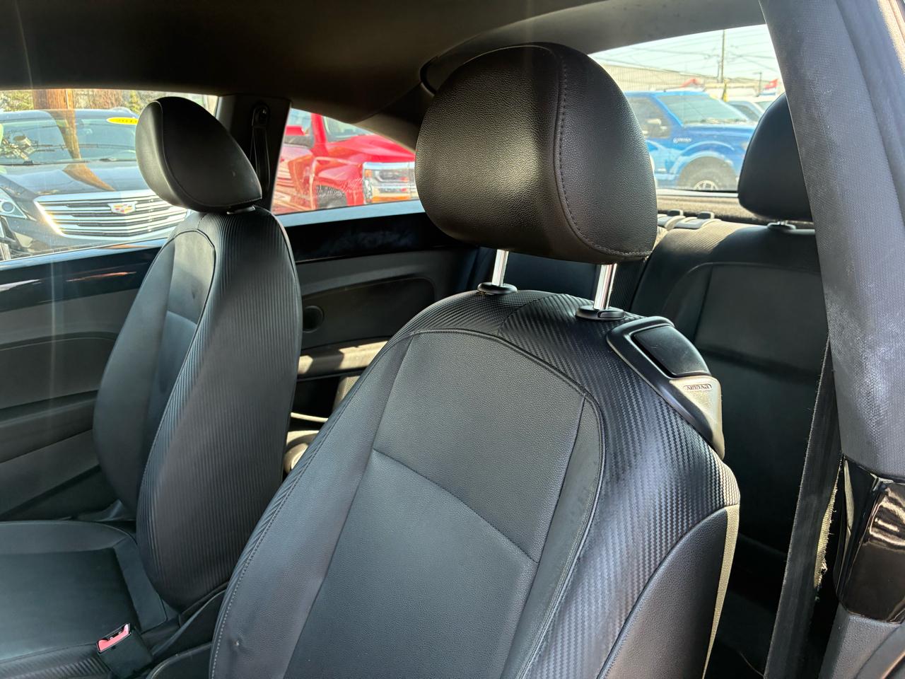 Volkswagen Beetle 2.5L w/Sunroof Sound & Nav 2012