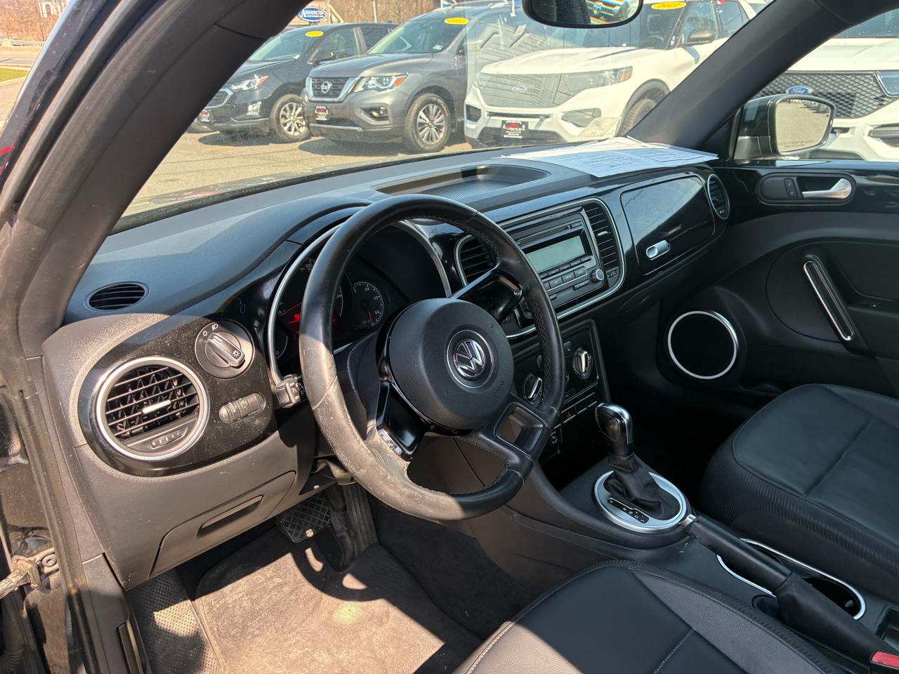 Volkswagen Beetle 2.5L w/Sunroof Sound & Nav 2012