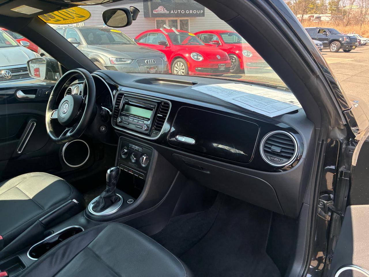 Volkswagen Beetle 2.5L w/Sunroof Sound & Nav 2012