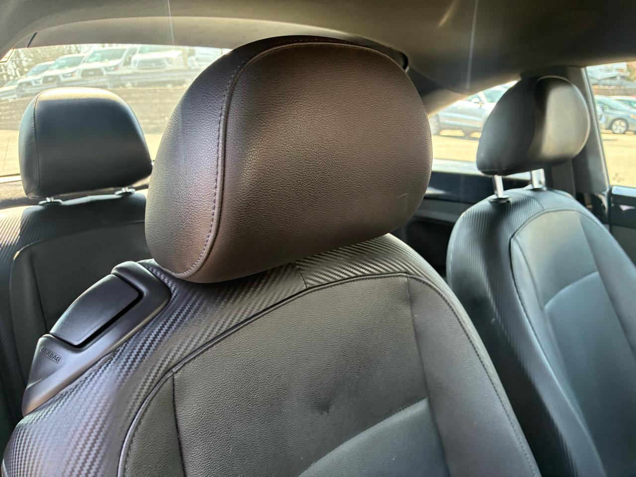 Volkswagen Beetle 2.5L w/Sunroof Sound & Nav 2012