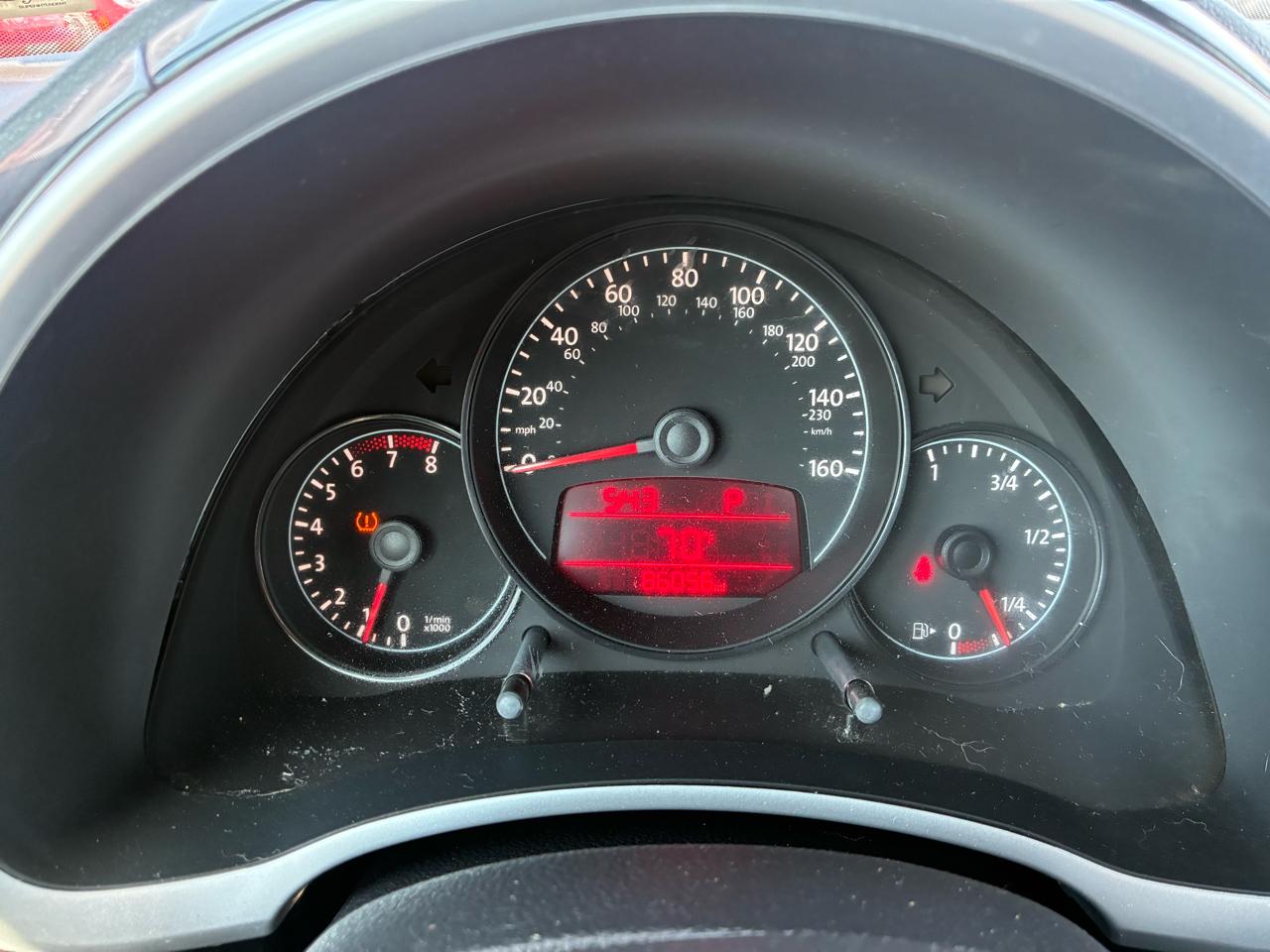 Volkswagen Beetle 2.5L w/Sunroof Sound & Nav 2012