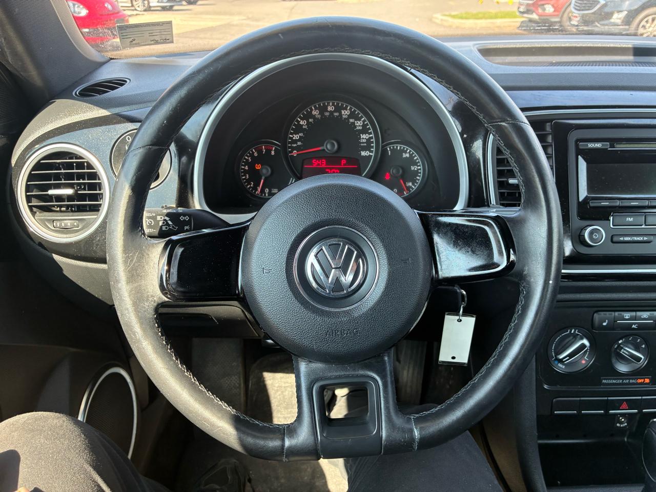 Volkswagen Beetle 2.5L w/Sunroof Sound & Nav 2012