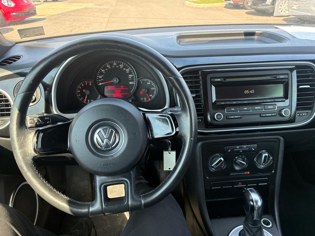 Volkswagen Beetle 2.5L w/Sunroof Sound & Nav 2012