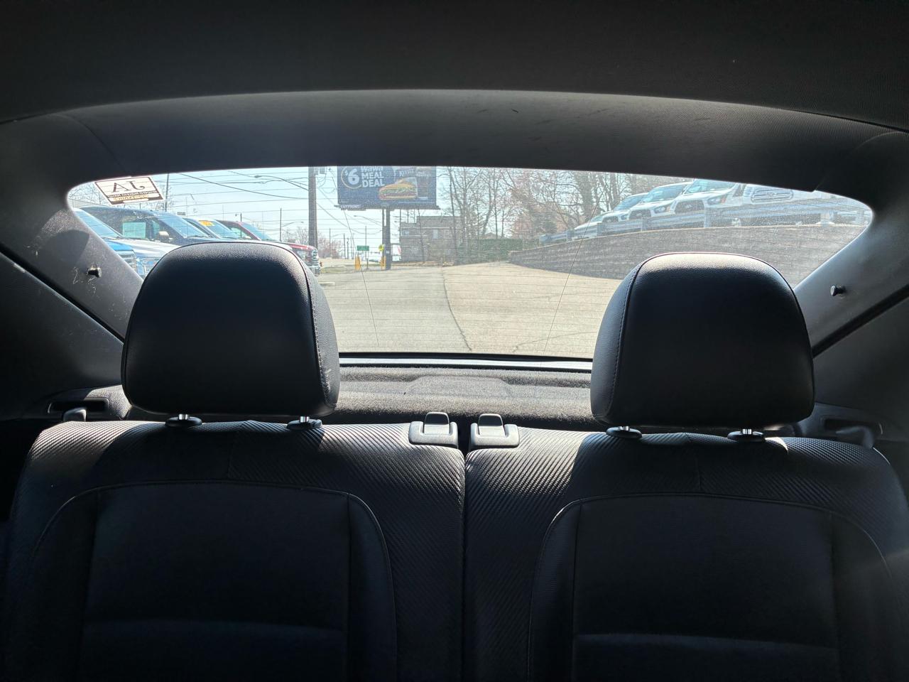 Volkswagen Beetle 2.5L w/Sunroof Sound & Nav 2012