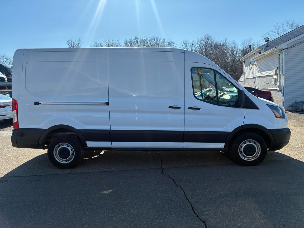 Ford Transit 250 Van Med. Roof w/Sliding Pass. 148-in. WB 2019