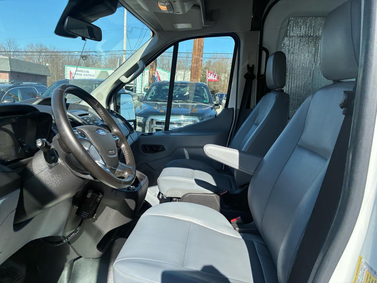 Ford Transit 250 Van Med. Roof w/Sliding Pass. 148-in. WB 2019