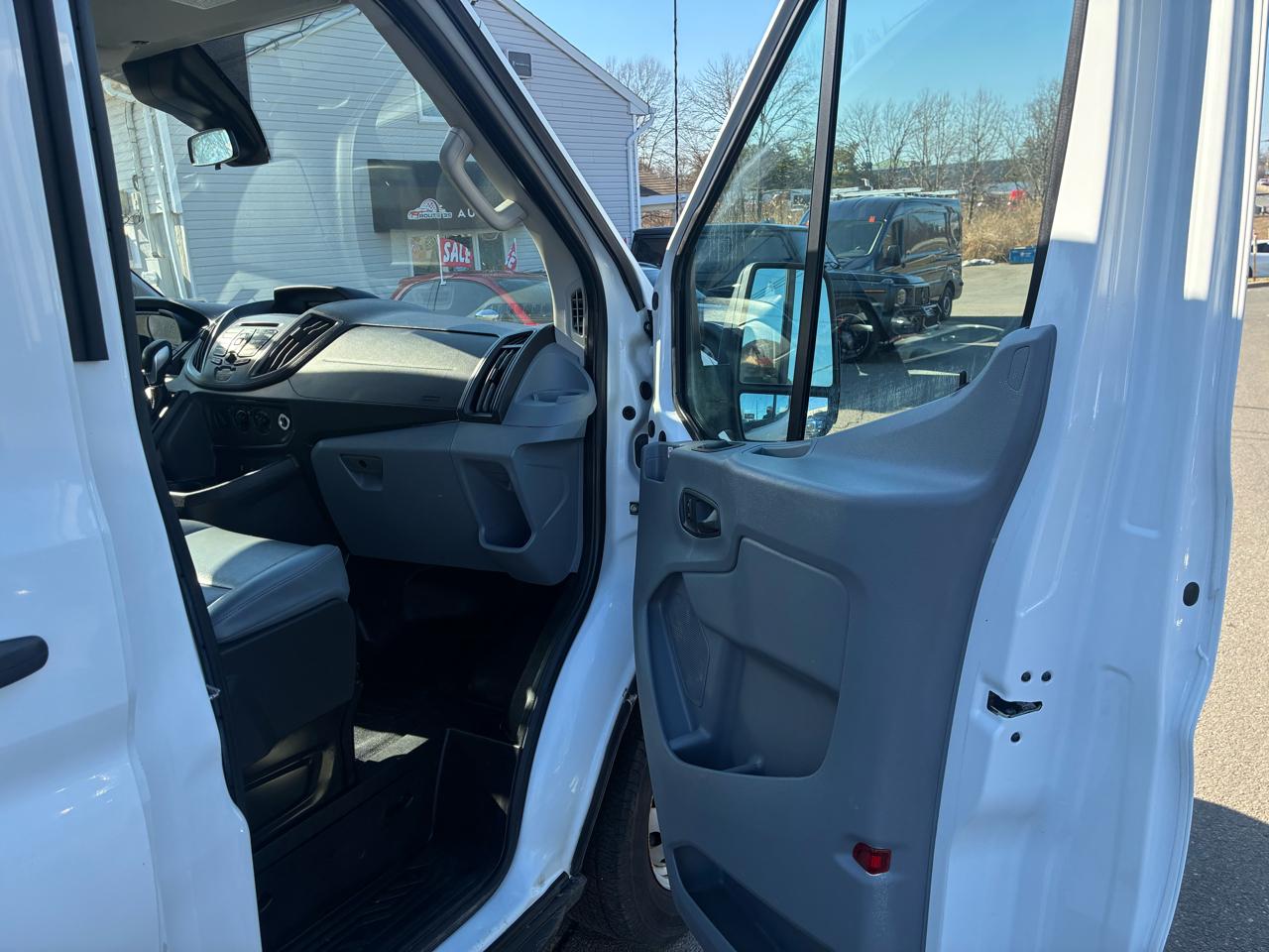 Ford Transit 250 Van Med. Roof w/Sliding Pass. 148-in. WB 2019