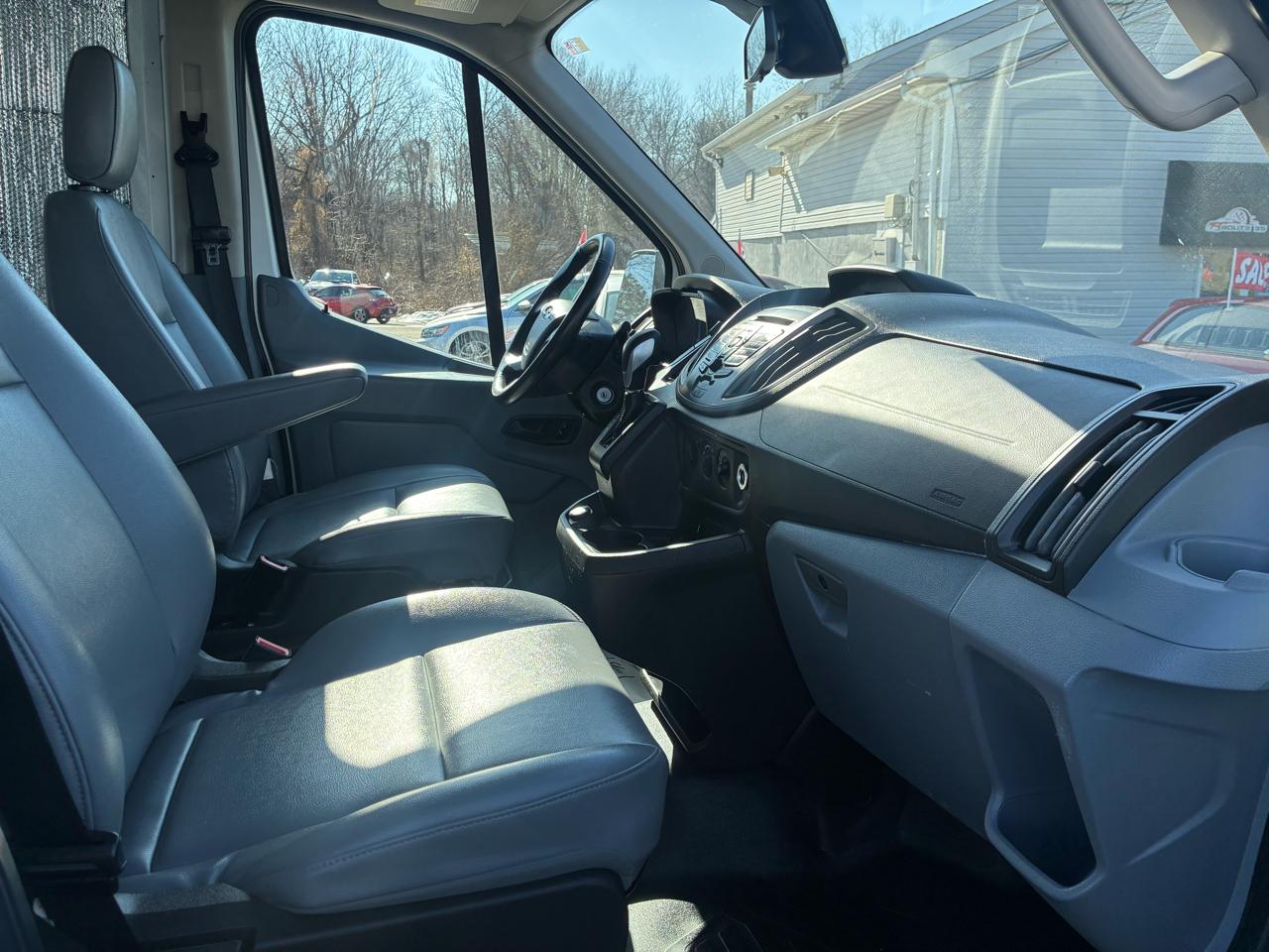 Ford Transit 250 Van Med. Roof w/Sliding Pass. 148-in. WB 2019