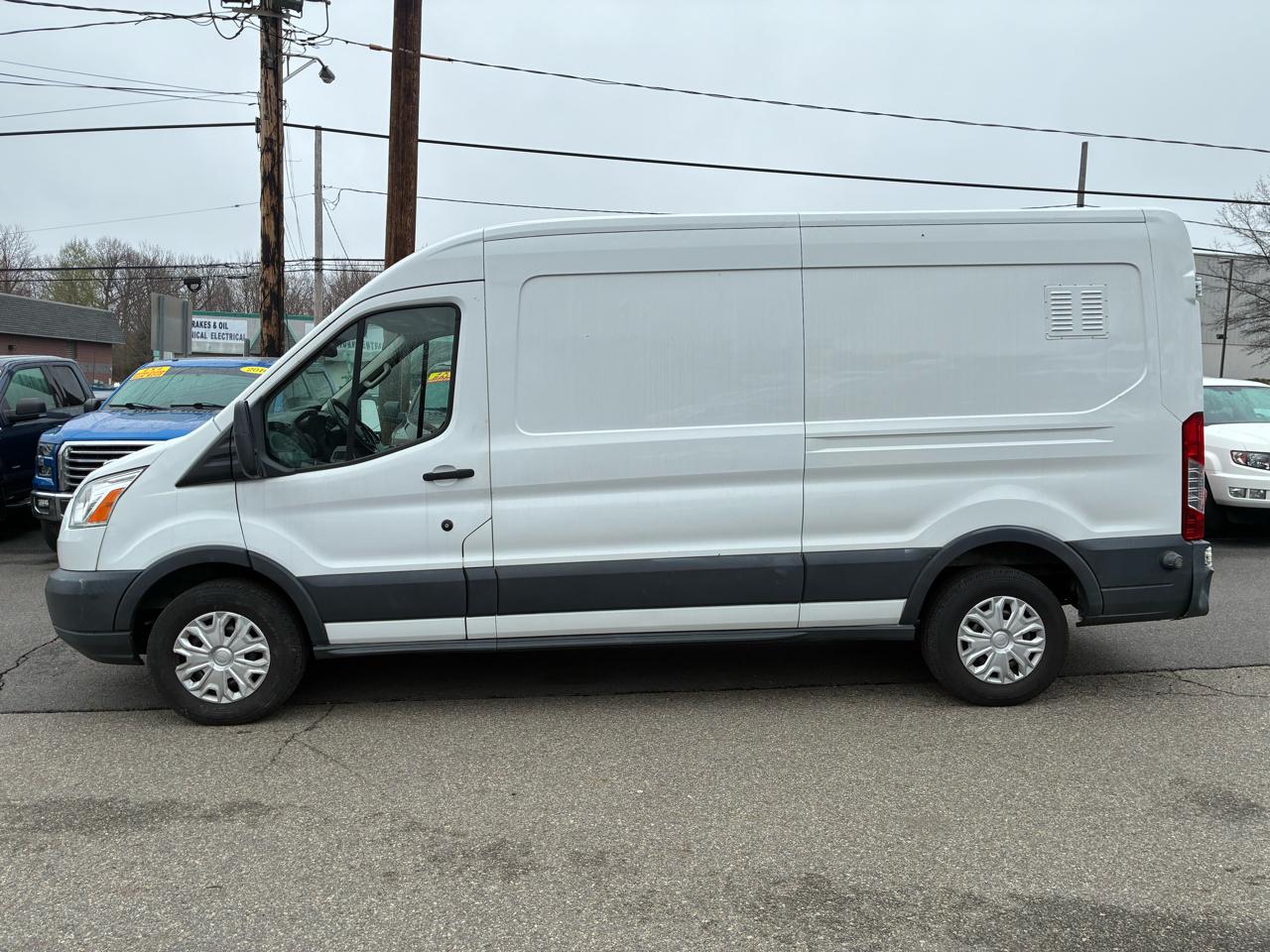 Ford Transit 250 Van Med. Roof w/Sliding Pass. 148-in. WB 2015
