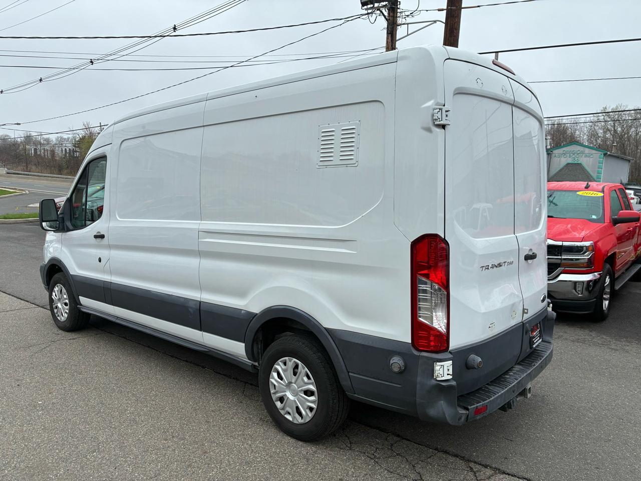 Ford Transit 250 Van Med. Roof w/Sliding Pass. 148-in. WB 2015