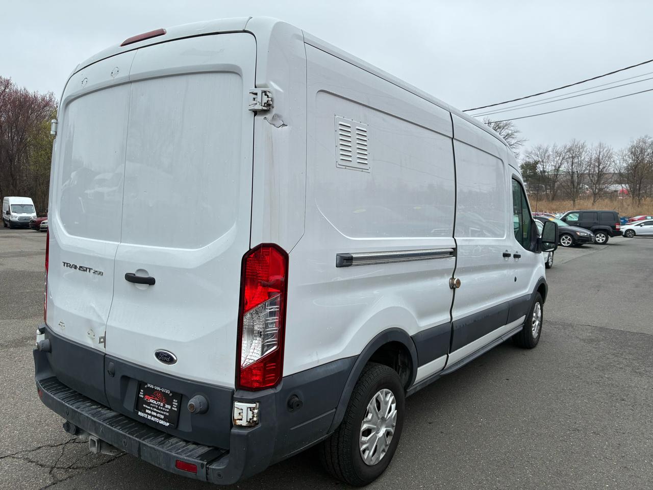Ford Transit 250 Van Med. Roof w/Sliding Pass. 148-in. WB 2015