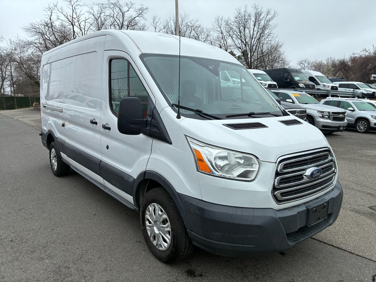 Ford Transit 250 Van Med. Roof w/Sliding Pass. 148-in. WB 2015