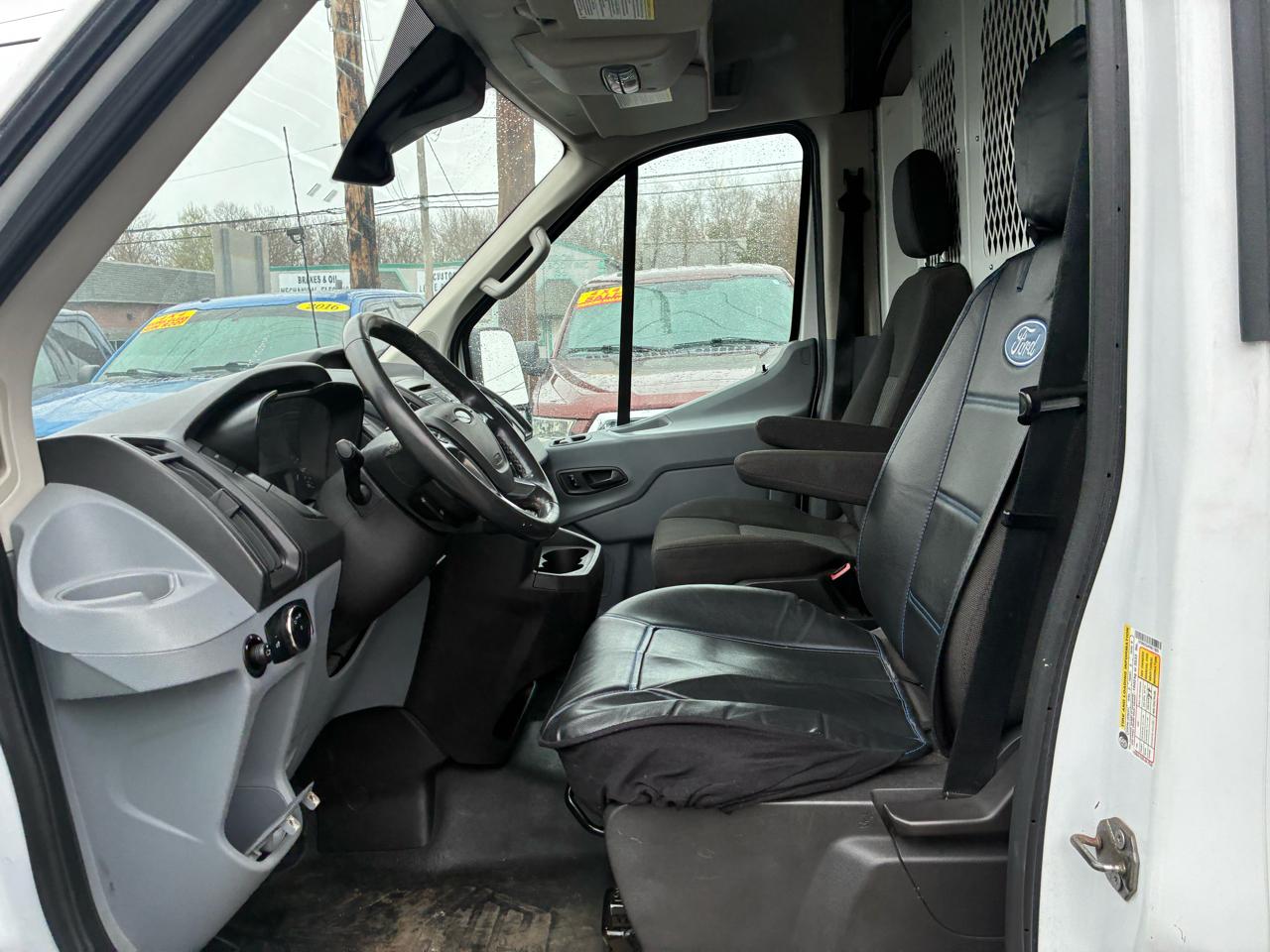 Ford Transit 250 Van Med. Roof w/Sliding Pass. 148-in. WB 2015