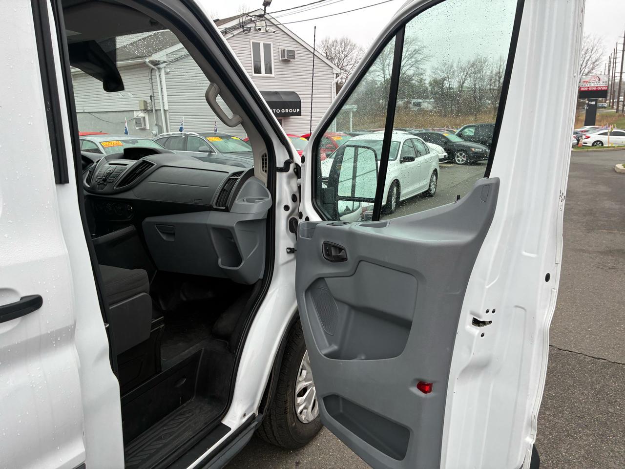 Ford Transit 250 Van Med. Roof w/Sliding Pass. 148-in. WB 2015