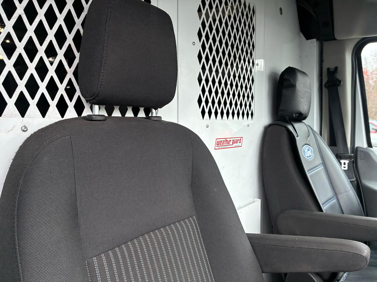 Ford Transit 250 Van Med. Roof w/Sliding Pass. 148-in. WB 2015