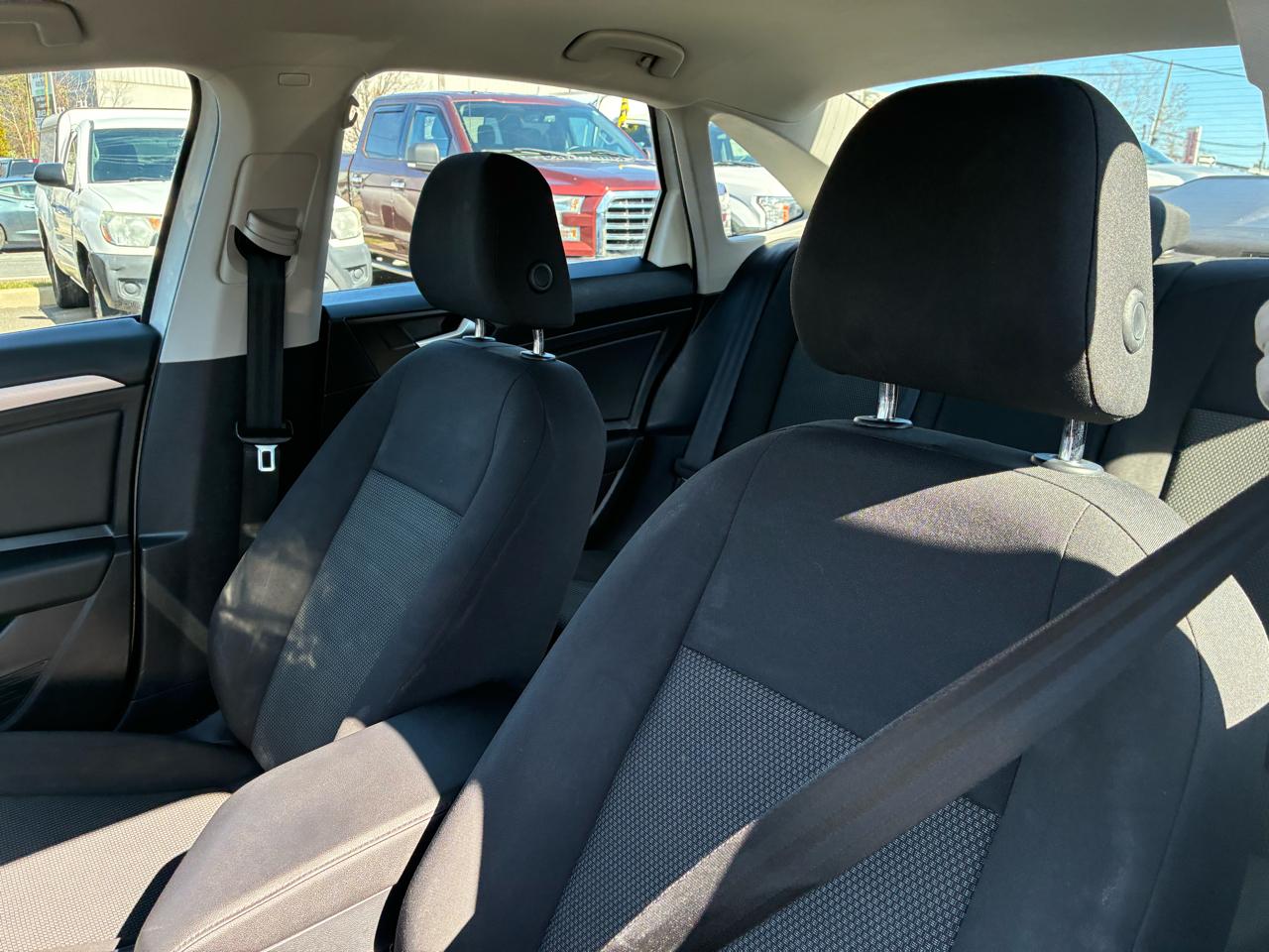 Volkswagen Jetta 1.4T S 8A 2020