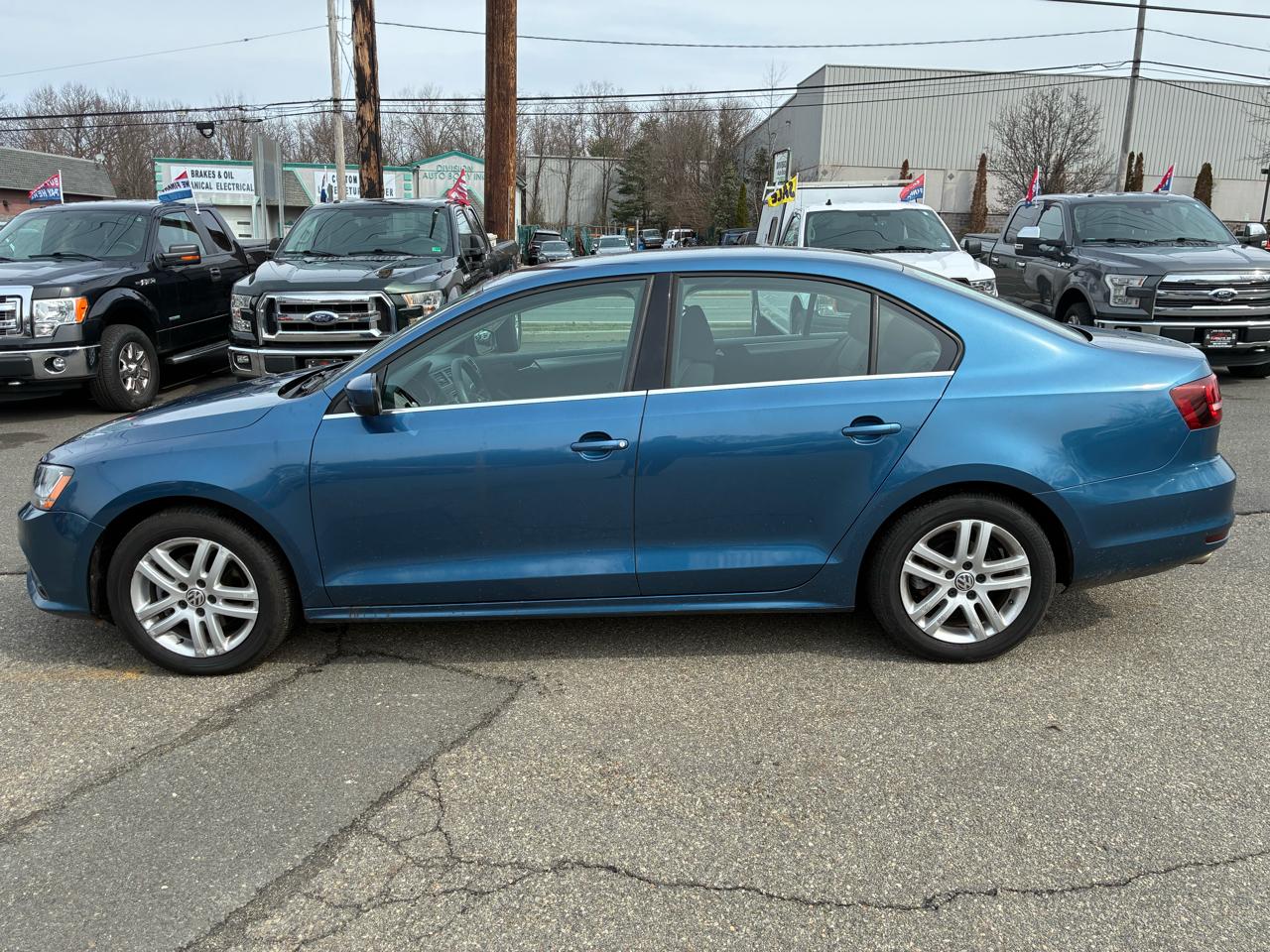 Volkswagen Jetta 1.4T S 6A 2017