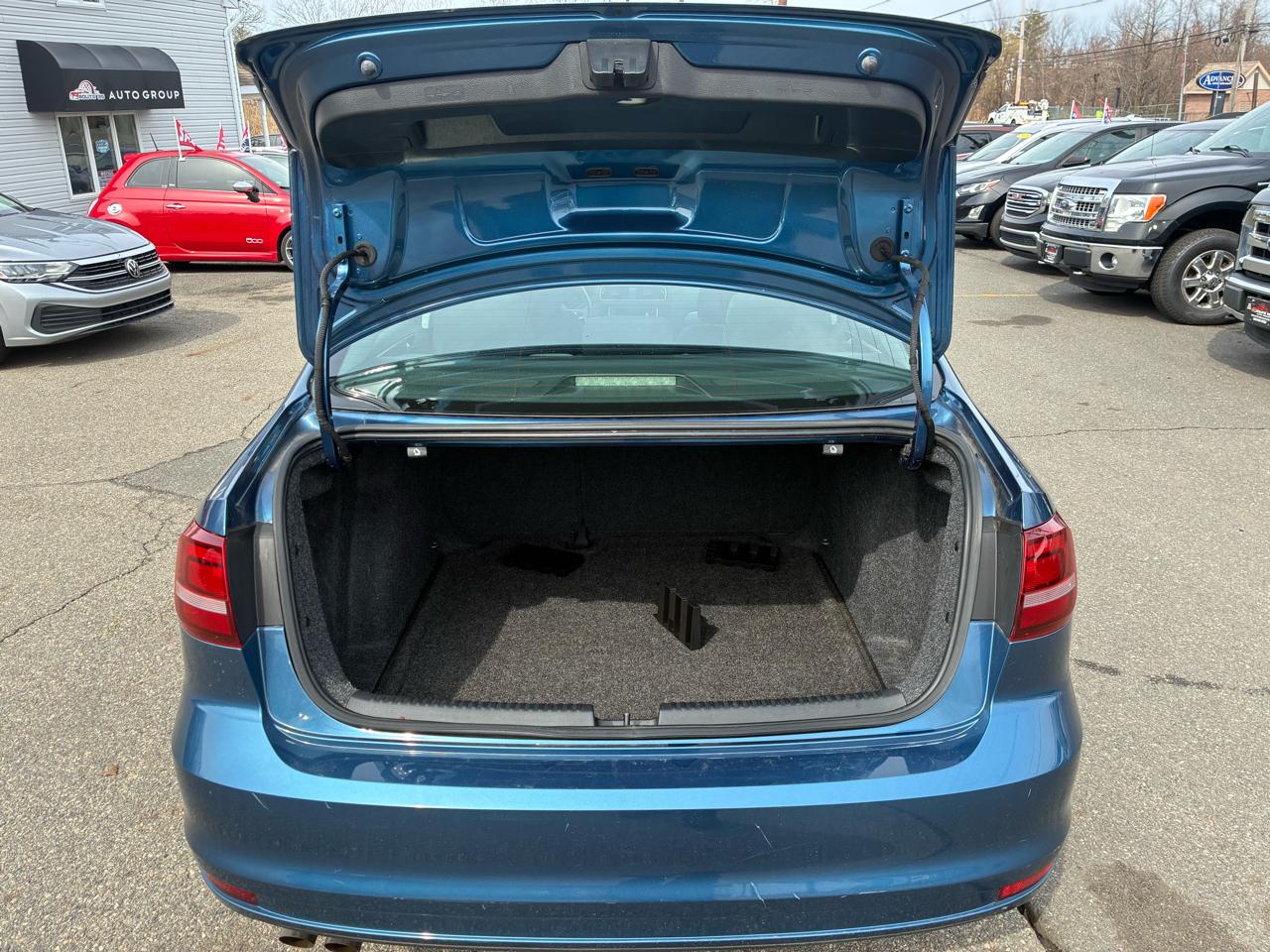 Volkswagen Jetta 1.4T S 6A 2017