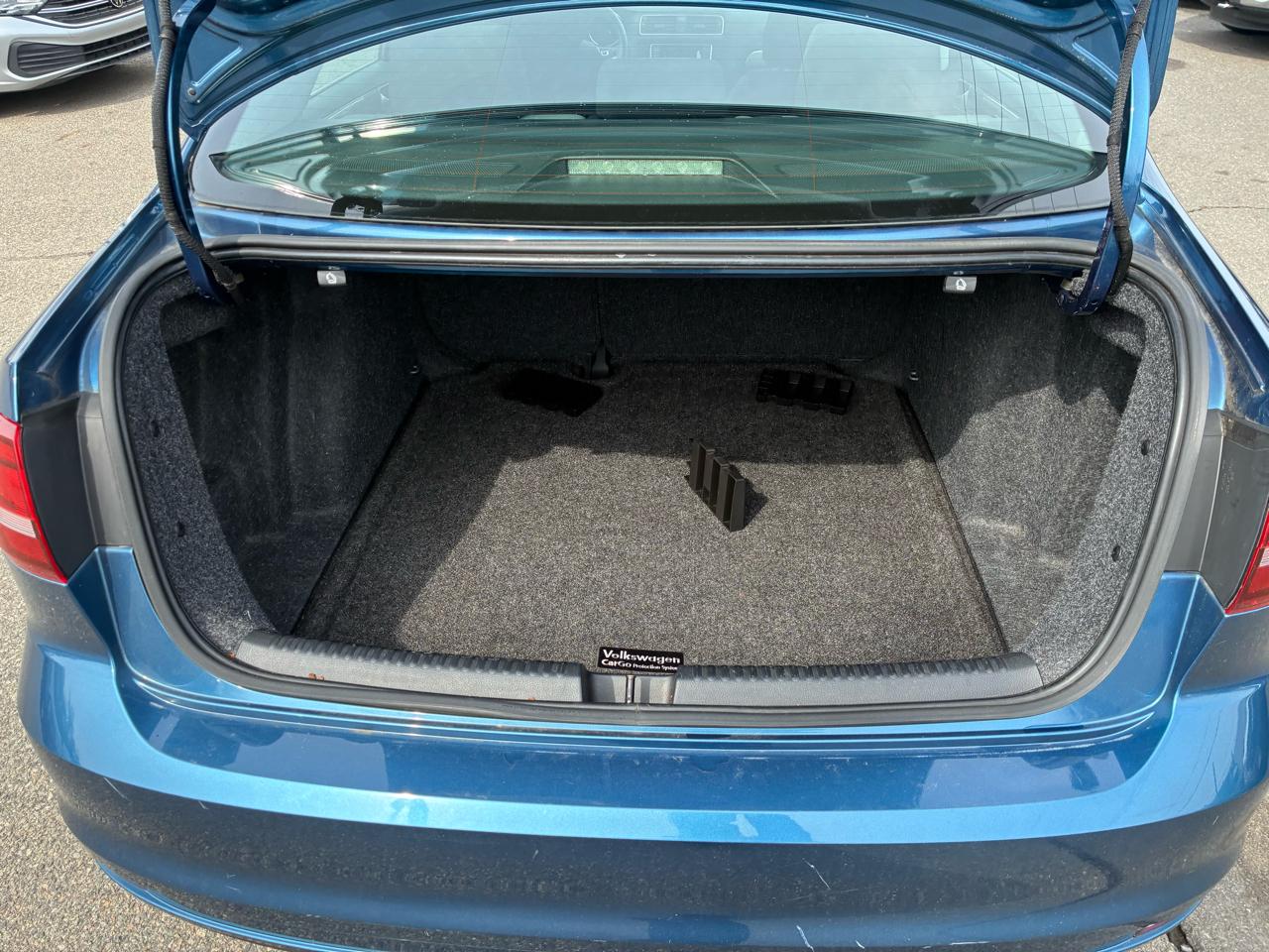 Volkswagen Jetta 1.4T S 6A 2017