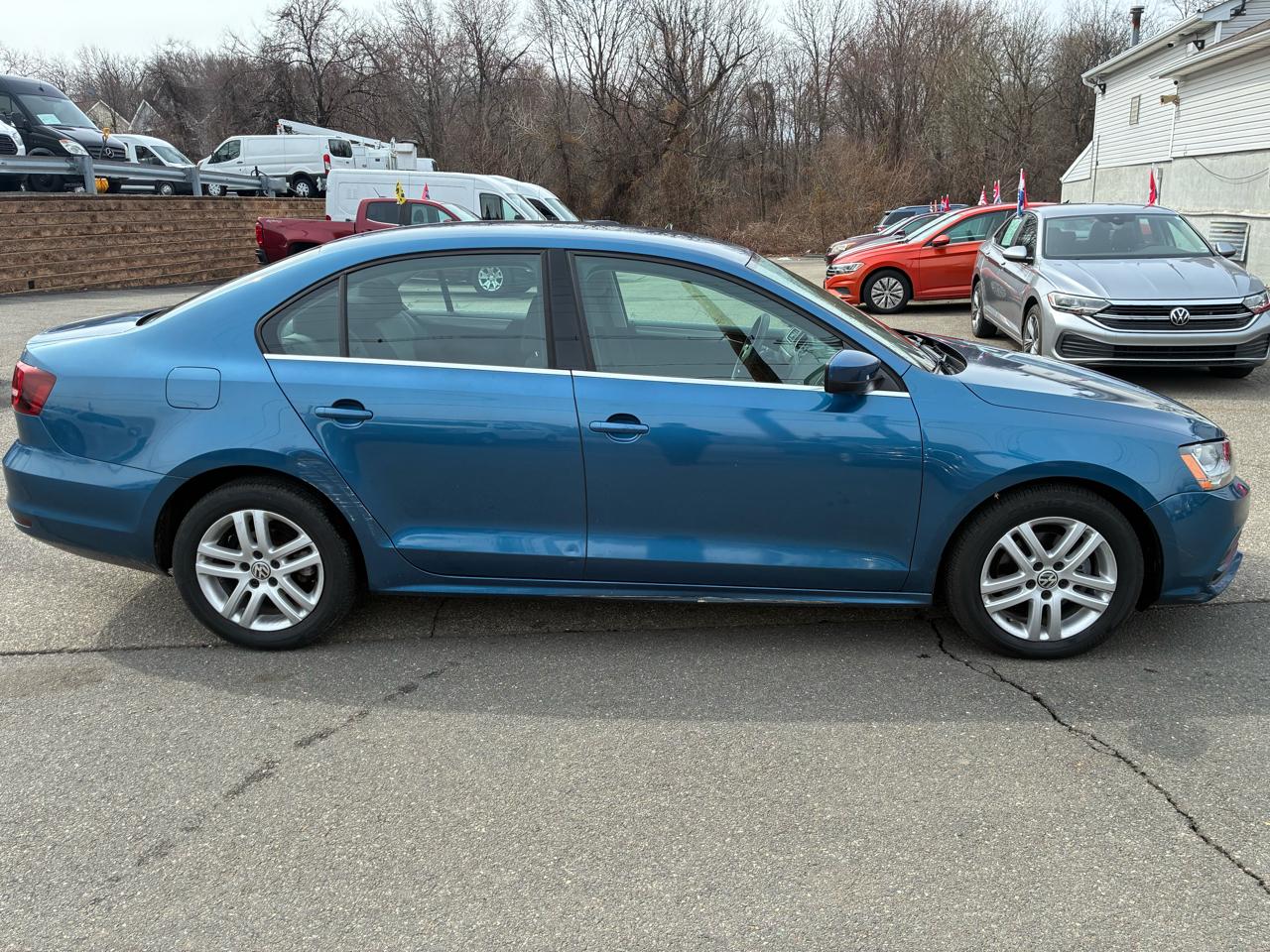 Volkswagen Jetta 1.4T S 6A 2017