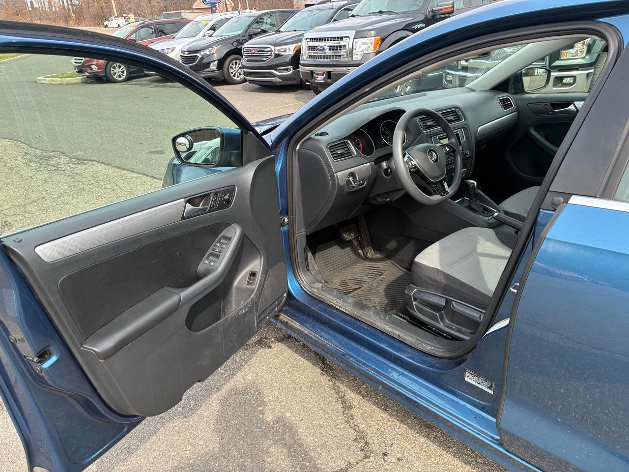 Volkswagen Jetta 1.4T S 6A 2017