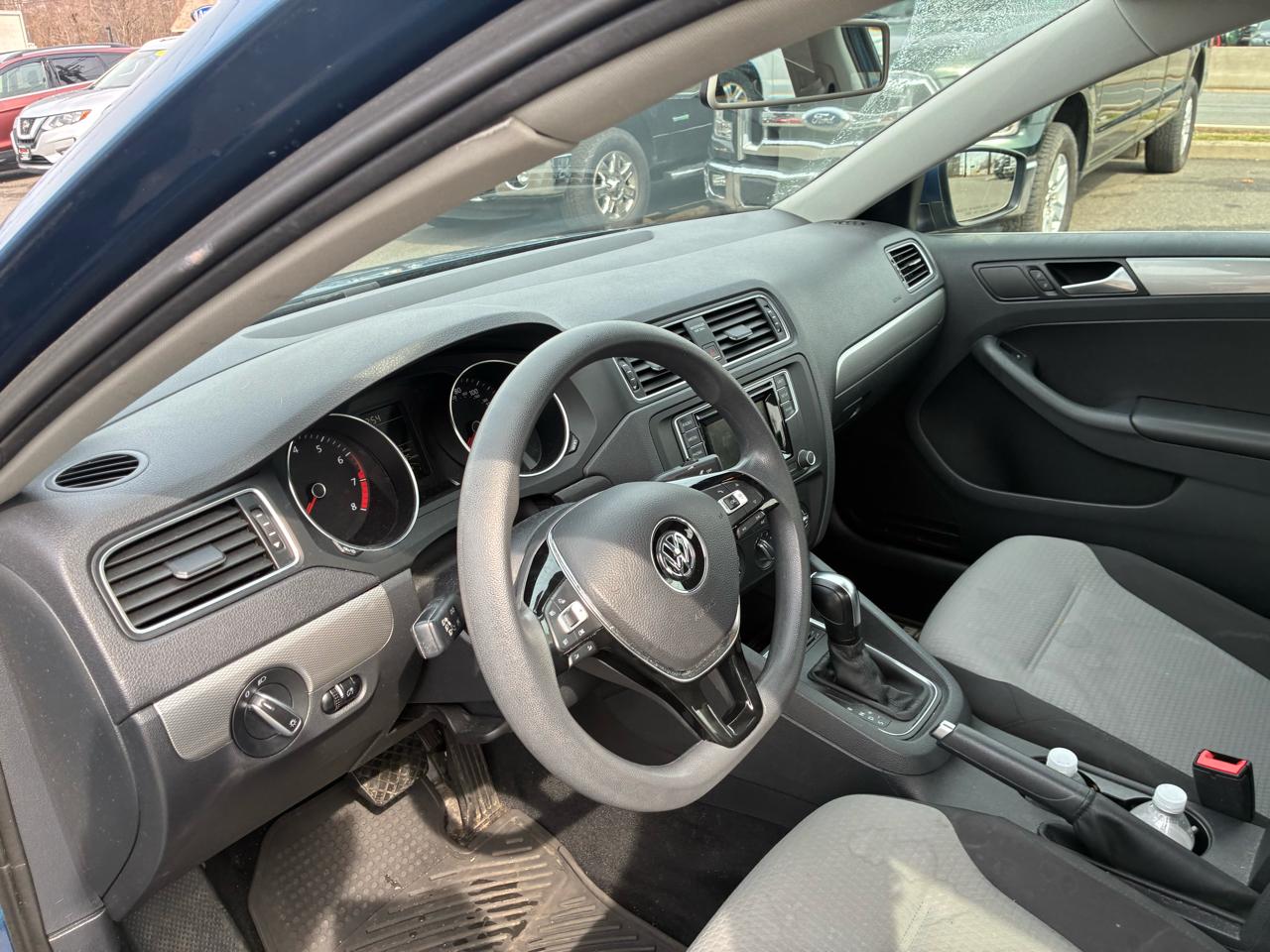 Volkswagen Jetta 1.4T S 6A 2017