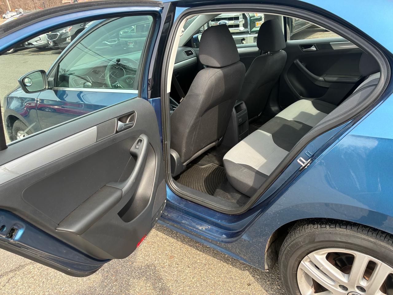 Volkswagen Jetta 1.4T S 6A 2017